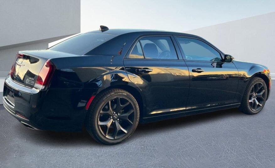 2020 Chrysler 300 Price and Features