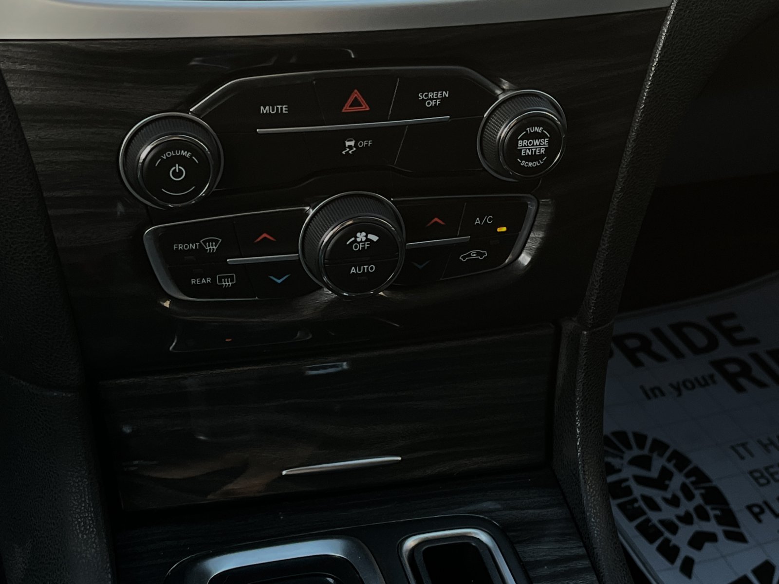 2020 Chrysler 300 Price and Features