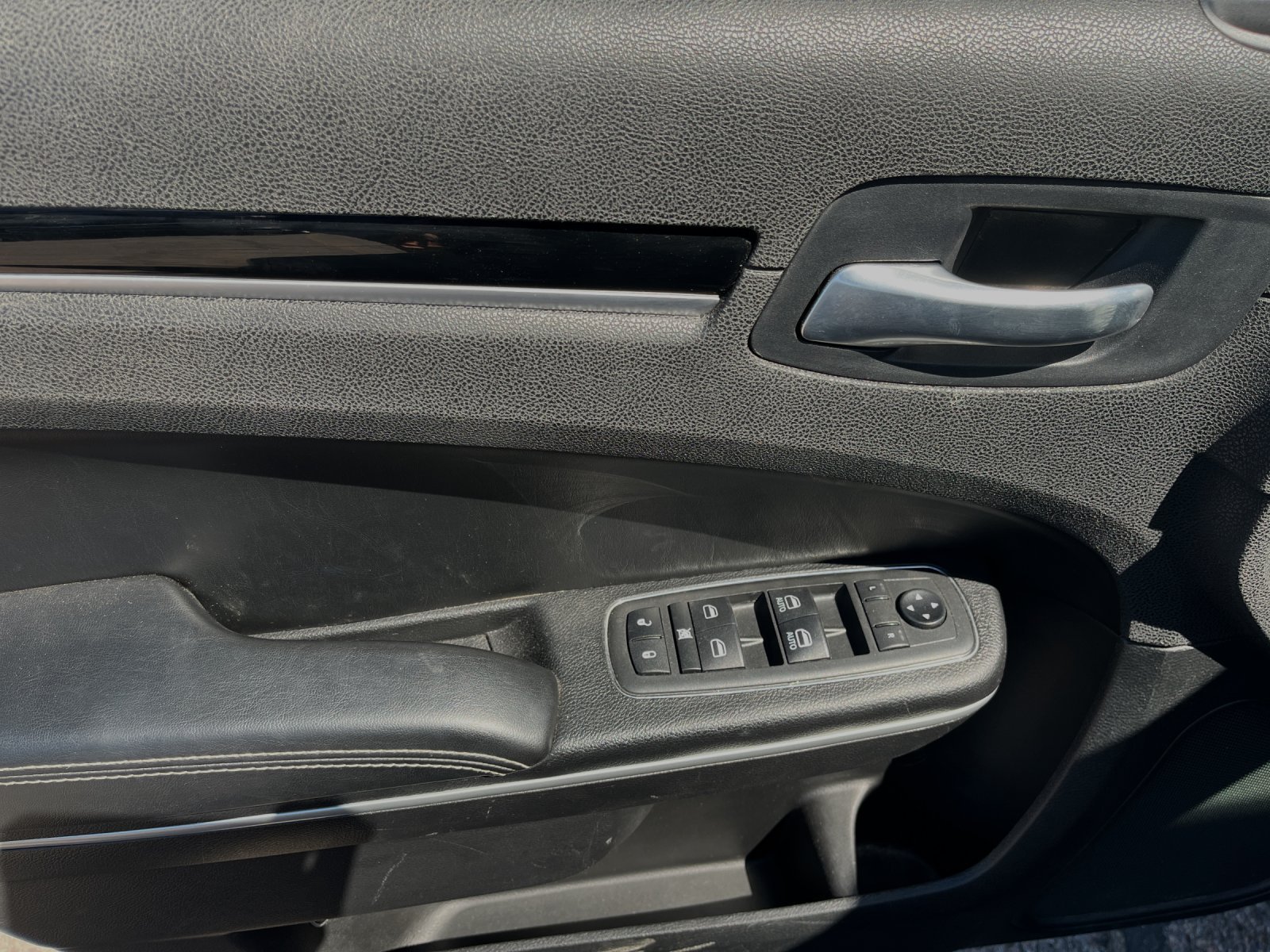 2021 Chrysler 300 Price and Specs